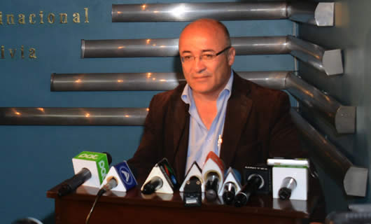 Hugo Moldiz, ministro de Gobierno, durante una conferencia de prensa.