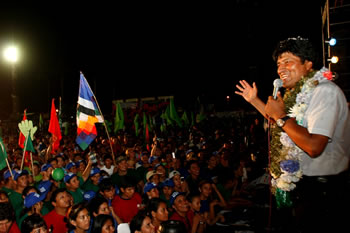 Evo Morales, candidato del partido oficialista MAS, en el Estadio Yoyo Zambrana de Trinidad en el cierre de campana del MAS en Beni