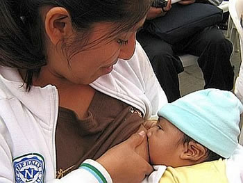 El Ministerio de Salud de Bolivia recomendó el sábado a las madres de poblaciones afectadas por la sequía alimentar con leche materna a los menores de dos años