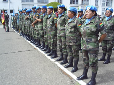 Los 205 ‘cascos azules bolivianos’ regresaron a reunirse con sus familias tras más de 10 meses en Haití.