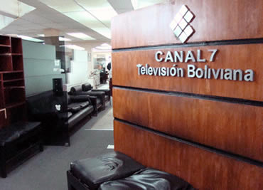 El MAS sólo pagó 20.400 dólares a Bolivia TV Canal 7 por seis horas de transmisión de un evento político realizado en Santa Cruz el pasado domingo.