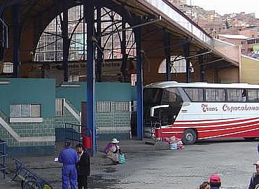 Los choferes y empresarios del transporte determinaron un paro de 48 horas y bloqueo de carreteras en rechazo al Decreto Supremo para regular el trabajo del sector.