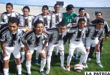 Oruro Royal, el equipo más antiguo de fútbol boliviano, pretende ser parte de la Liga.