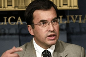 Seguridad de ministro Quintana agrede físicamente a periodista de la