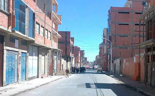 Calle Víctor Gutiérrez de la zona 16 de julio de El Alto Calle Víctor Gutiérrez de la zona 16 de julio de El Alto