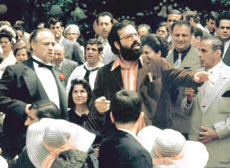 Francis Ford Coppola rodando El Padrino, junto a Marlon Brando