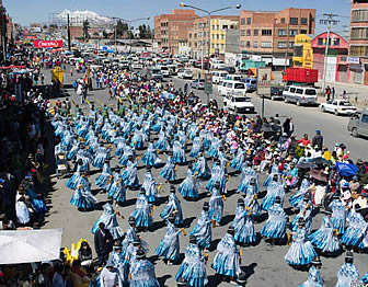 Entrada folklórica de la zona 16 de Julio.