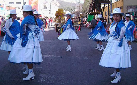 Entrada universitaria 2012: Danza tradicional de la Morenada