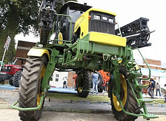 Maquinaria agrícola en Expocruz 2012.