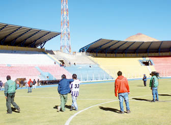 Fútbol boliviano no arranca