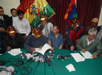 Gobierno y mineros de Colquiri