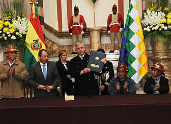 Nacionalización de la mina Colquiri