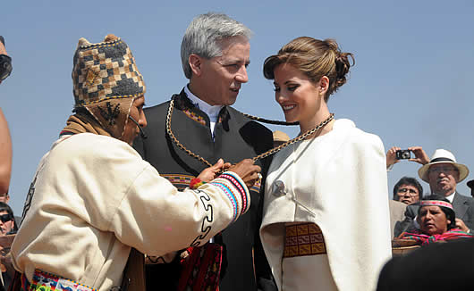 Álvaro y Claudia en matrimonio andino