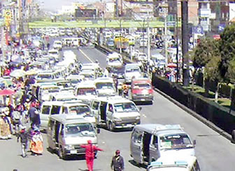 Avenida 6 de Marzo, ciudad de El Alto