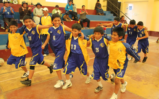 Club Universidad Unión Bolivariana campeones de la categoria 12 años de Basquetbol de El Alto