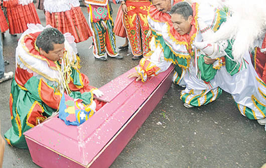 Entierro del Pepino y adiós al Carnaval paceño 2013