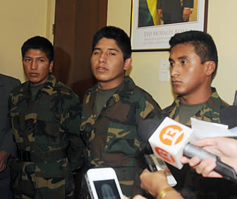 Soldados bolivianos detenidos en Chile