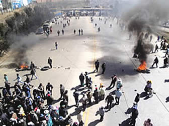 Bloqueo de peaje autopista La Paz - El Alto