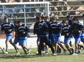Bolívar reanudará prácticas hoy en el estadio de Tembladerani.