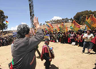 Evo Morales en campaña en comunidades del altiplano.