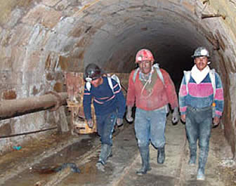 Los ingresos de Bolivia dependen en casi el 80% de la exportación de minerales y de gas natural a Brasil y la Argentina