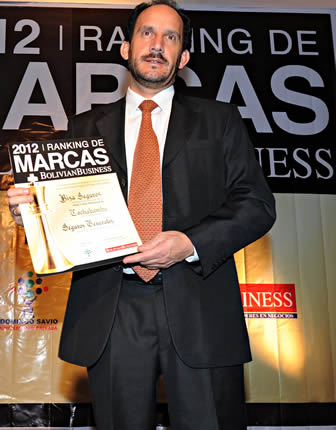 Héctor Ponce de León, gerente técnico nacional de BISA Seguros recibió el galardón