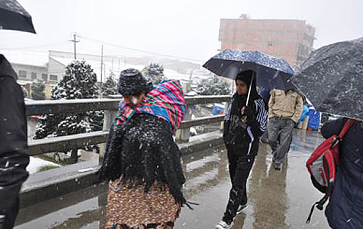 Nevada en la ciudad de El Alto