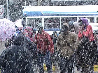 Cae nevada en la ciudad de El Alto