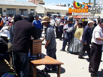 Los Alteños en las zonas Los Andes, Villa Esperanza y Huayna Potosí sufragaron con normalidad pero manifestaron su molestia por la desorganización del Órgano Electoral