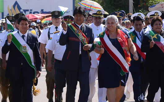 El presidente Evo Morales junto con las autoridades departamentales y locales de Pando y Cobija.