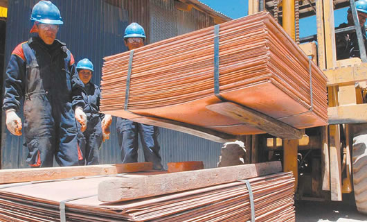 Cátodos de cobre que produce la Empresa Minera Corocoro.