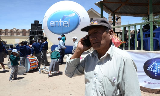 En una feria exposición de la estatal Entel.