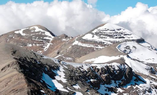 Glaciares de la Cordillera Real en La Paz Bolivia se deshielan por cambio climático