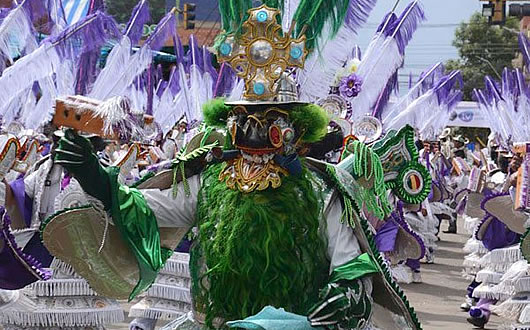 La Morenada encantó en la entrada de Urkupiña 2014