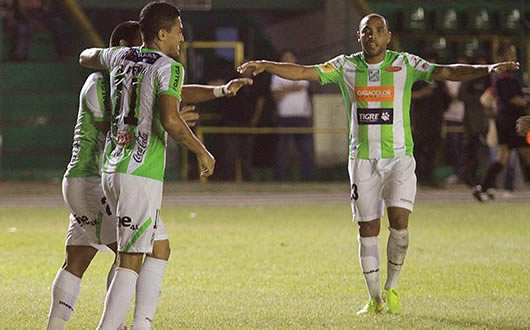 Oriente Petrolero vs Universitario (4-0) Oriente Petrolero vs Universitario (4-0)