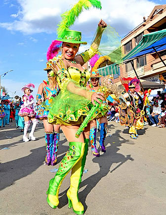  La entrada folklórica se realiza en devoción a la Virgen María de Urkupiña 2014