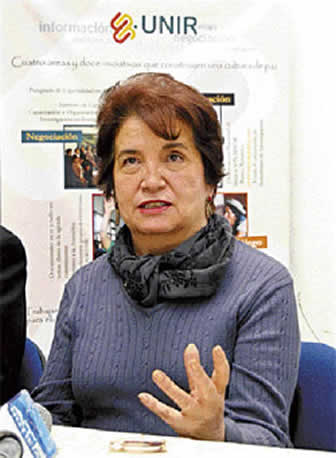 Ana María Romero de Campero, destacada periodista (+).