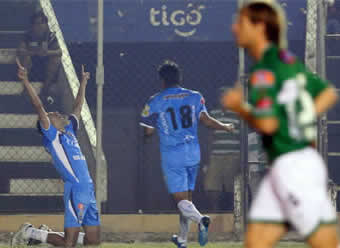 El clásico cruceño se  hizo ‘celeste’, Blooming vencio (1-0) a Oriente Petrolero.