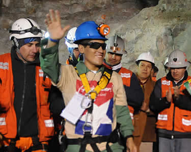 El minero boliviano Carlos Mamani, de 23 años, fue rescatado sano y salvo.