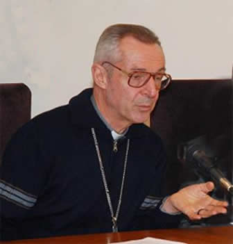 Monseñor Tito Solari.