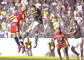 Palmeiras logró su pase a cuartos de final de la Copa Sudamericana-2010 con triunfo por 3-1 ante el boliviano Universitario de Sucre.