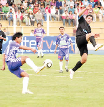 Bolívar mantuvo el liderato del torneo Clausura de la Liga, luego del empate (1-1) de visita ante Real Potosí.