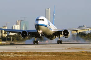 Avión del LAB