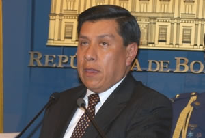 Walker San Miguel, ministro de Defensa Nacional.