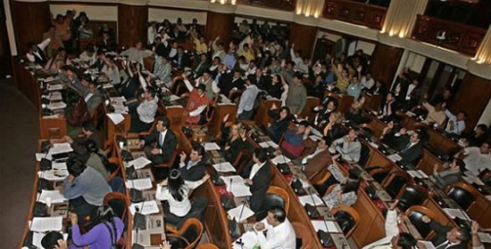 El Órgano Electoral Plurinacional oficializó la nómina de ciudadanos electos como Senadores y Diputados electos el 2009. 