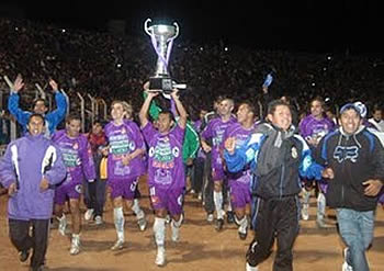 Real Potosí se coronó campeón del torneo “play off” en La Paz, al ganar a Bolívar 4-3.