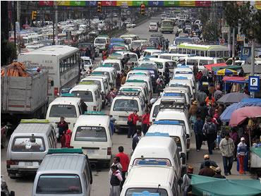 Tráfico vehicular en la Ceja de El Alto y calles adyacentes.