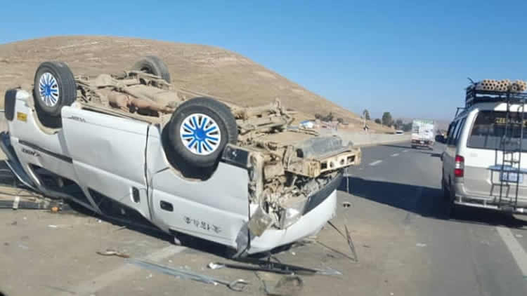 Accidente de tránsito en la carretera La Paz-Copacabana a la altura de la localidad de Batallas.