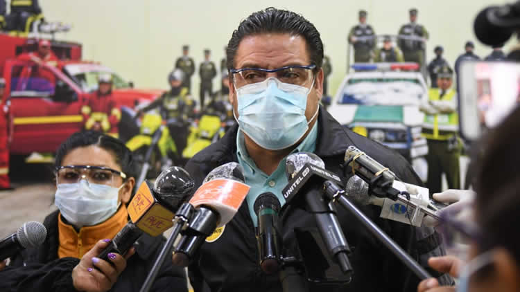 El alcalde de la ciudad de La Paz, Luis Revilla, en contacto con la prensa. El alcalde de la ciudad de La Paz, Luis Revilla, en contacto con la prensa.
