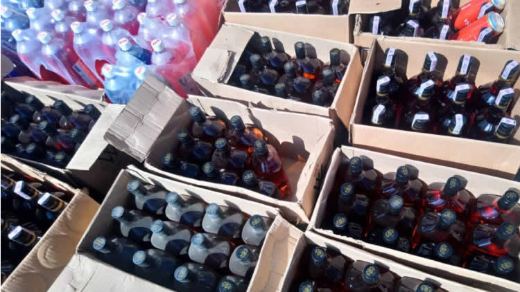Intendencia de El Alto destruyó 12.000 bebidas alcohólicas de procedencia ilegal